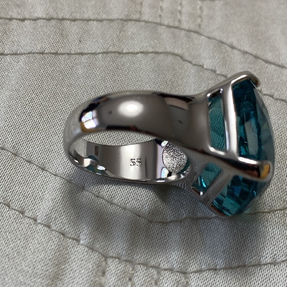 Genuine Swarovski Crystal Blue cocktail ring: Merlin size 7 (size 55) - Picture 5 of 14